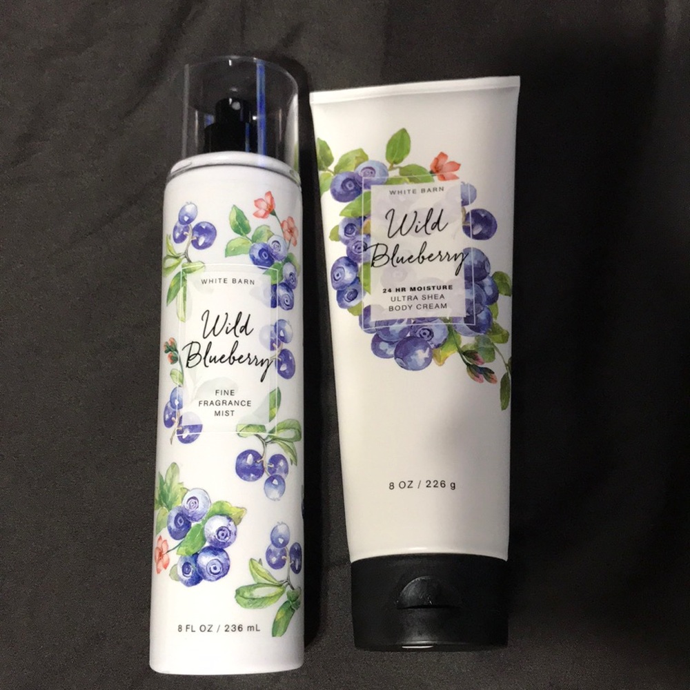 💥SOLD💥 wild blueberry white barn